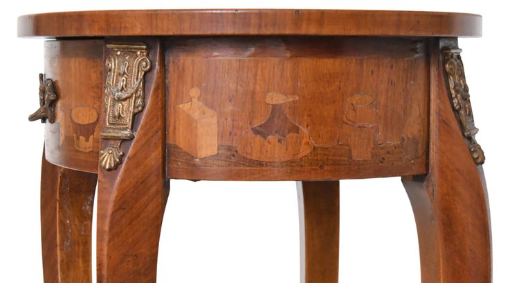 Paire de tables de chevets de style Transition en marqueterie à décor dans le goût de Charles Topino