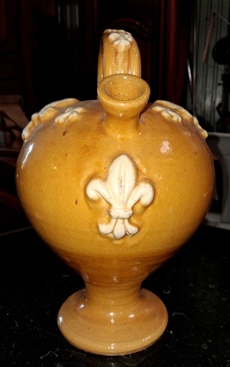 Gargoulette en terre cuite vernissée à décor de fleurs de lys – Travail populaire français, XIXe s