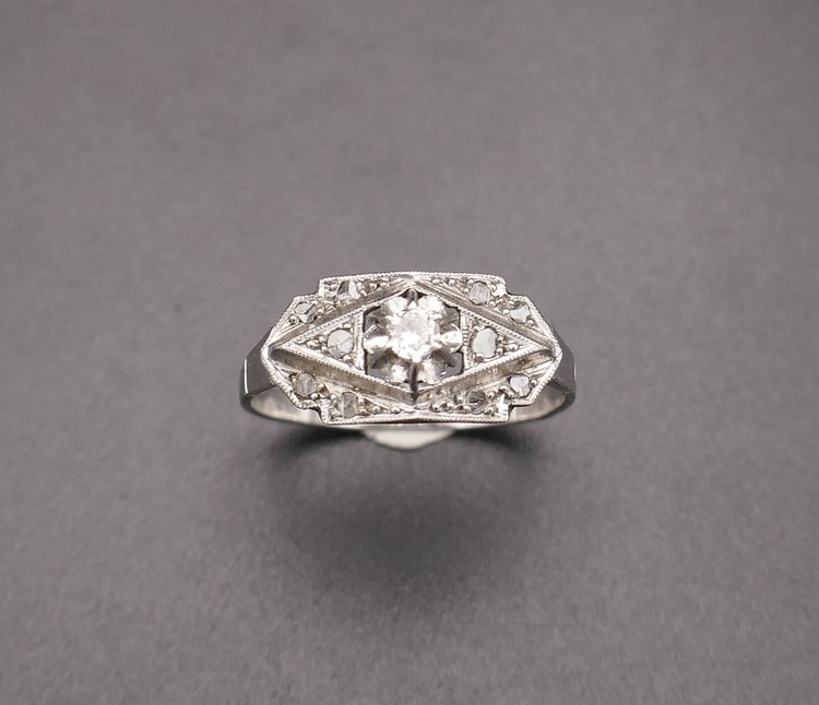 Anello con diamanti, periodo Art Déco.