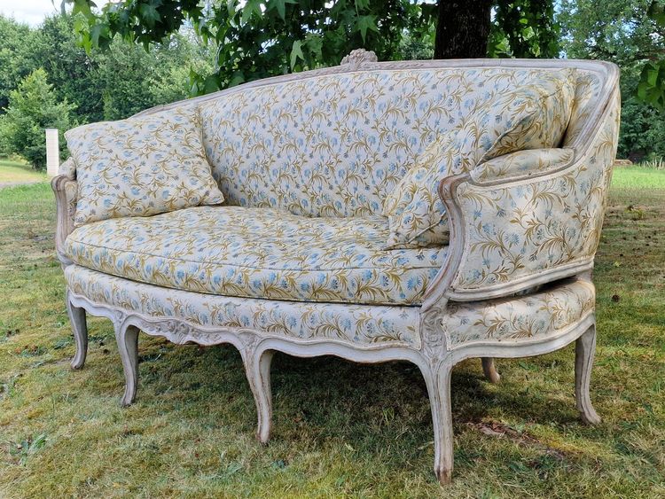 Ottomanensofa aus der Zeit Ludwigs XV., ehemals in der Sammlung Karl Lagerfeld, Château Penhoët