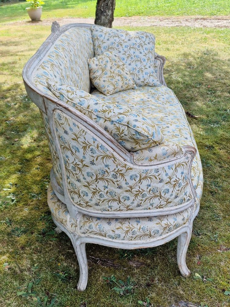 Ottomanensofa aus der Zeit Ludwigs XV., ehemals in der Sammlung Karl Lagerfeld, Château Penhoët