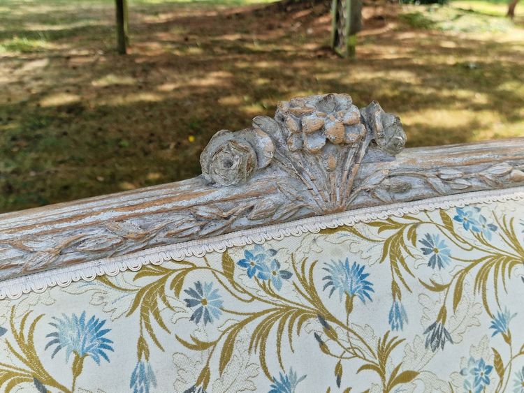 Ottomanensofa aus der Zeit Ludwigs XV., ehemals in der Sammlung Karl Lagerfeld, Château Penhoët