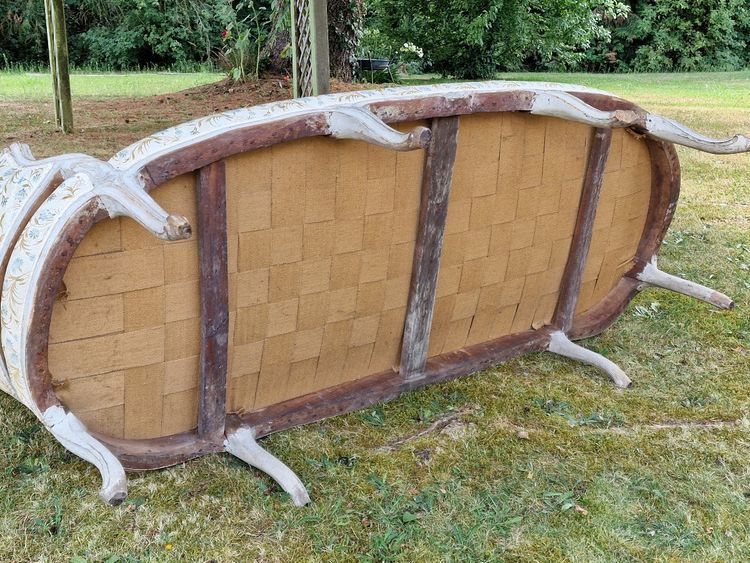 Ottomanensofa aus der Zeit Ludwigs XV., ehemals in der Sammlung Karl Lagerfeld, Château Penhoët