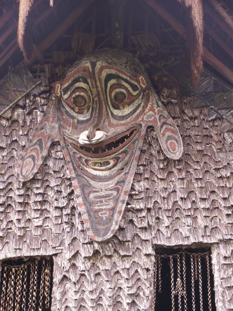 Imposant masque de pignon, art tribal , art océanien, art traditionnel, vannerie, 200 cm