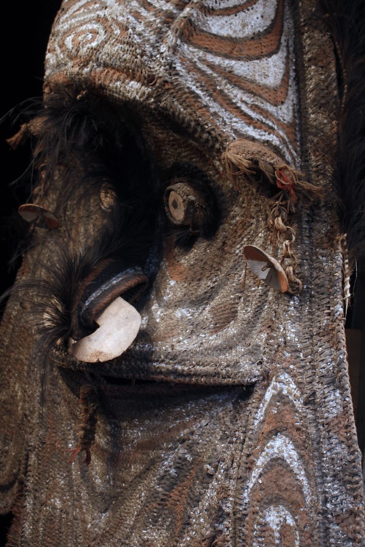 Imposant masque de pignon, art tribal , art océanien, art traditionnel, vannerie, 200 cm