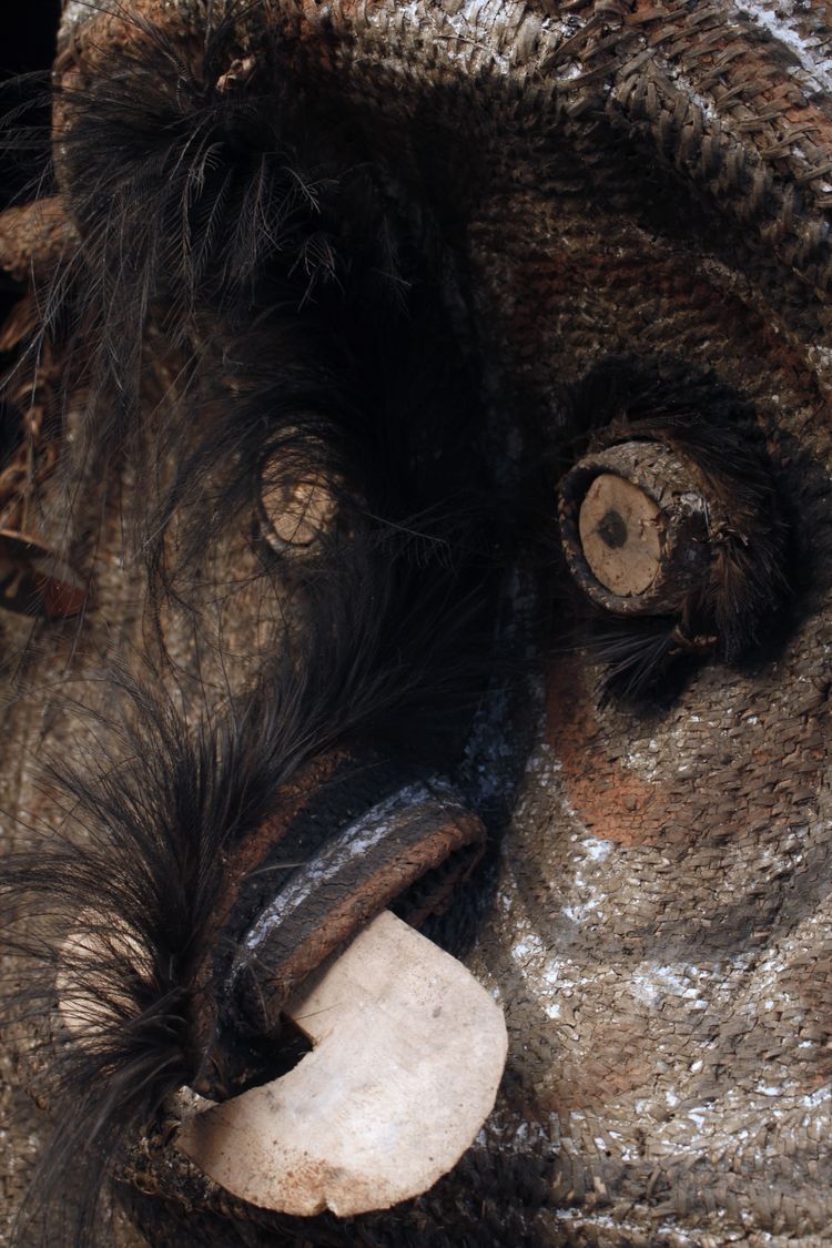 Imposant masque de pignon, art tribal , art océanien, art traditionnel, vannerie, 200 cm