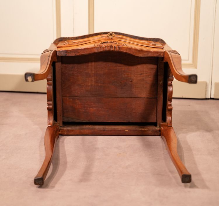 Console perruquière en noyer, sud de la France
