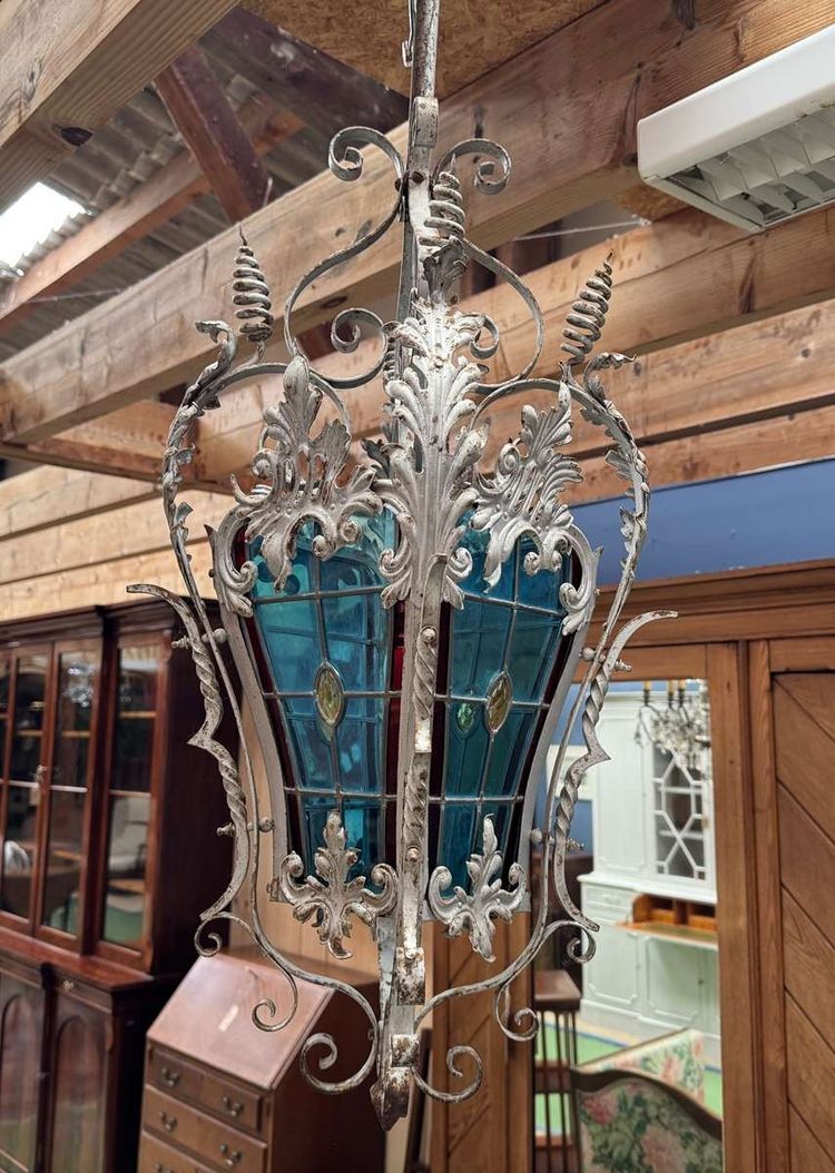 Lanterne en fer forgé et vitraux début XXème 