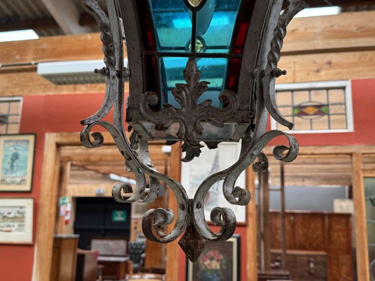 Lanterne en fer forgé et vitraux début XXème 