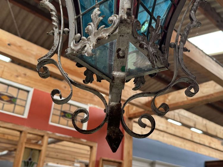 Lanterne en fer forgé et vitraux début XXème 