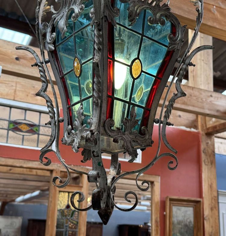 Lanterne en fer forgé et vitraux début XXème 