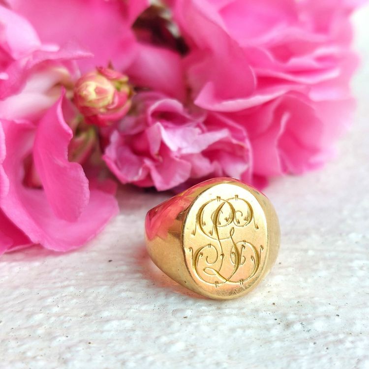 Chevalière monogrammée, or jaune 18k