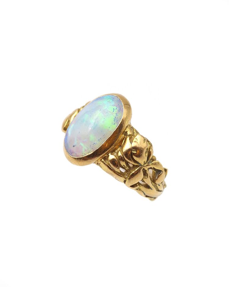 Iris flower opal ring in 18 karats gold, art nouveau style