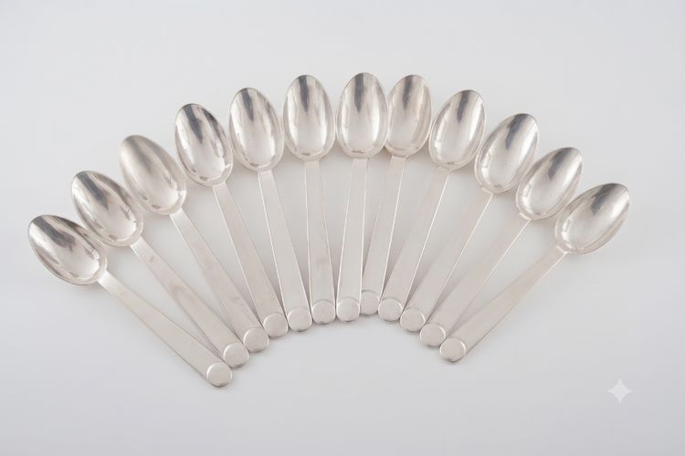 Ensemble Exceptionnel de 12 Cuillères à Petit-Déjeuner – Modèle "Normandie" Puiforcat Argent 925°°