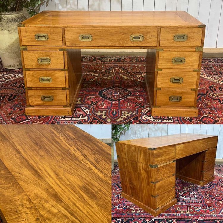 Bureau plat de style marine en acajou blond 