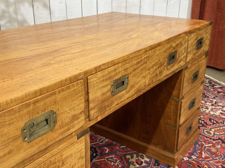 Bureau plat de style marine en acajou blond 
