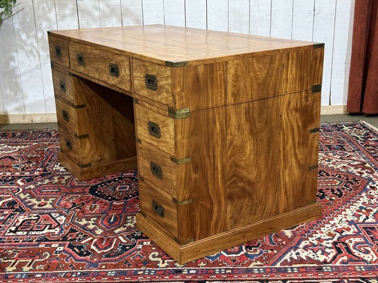 Bureau plat de style marine en acajou blond 