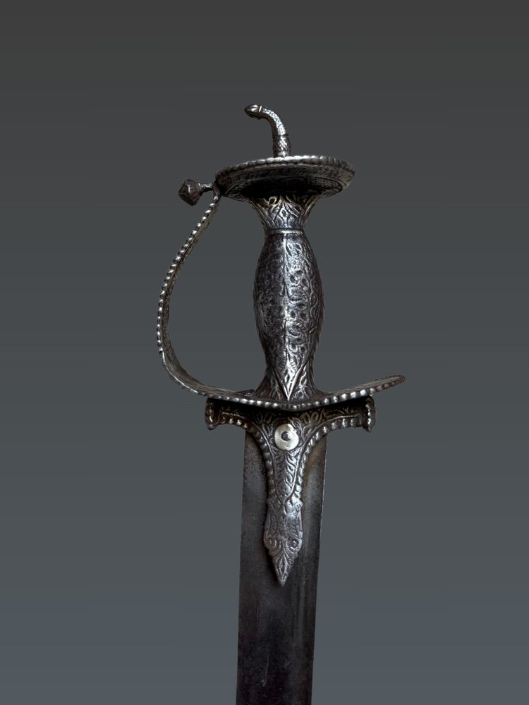 Sabre de type firangi à poignée khanda Inde, XVIIe siècle