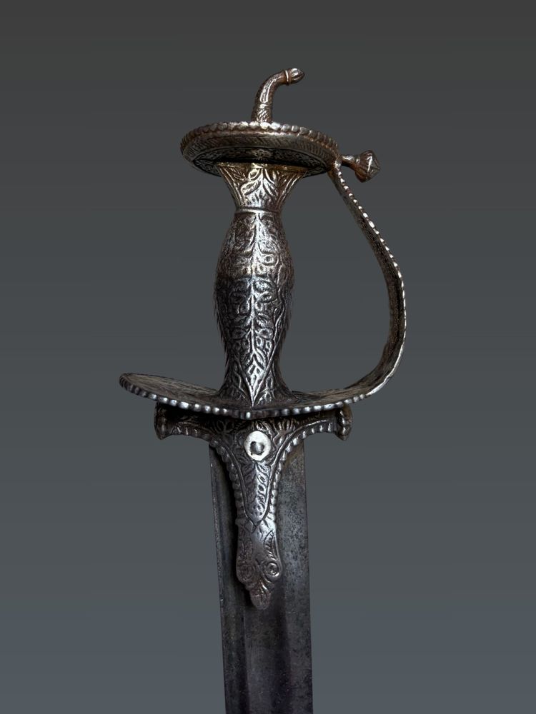 Sabre de type firangi à poignée khanda Inde, XVIIe siècle