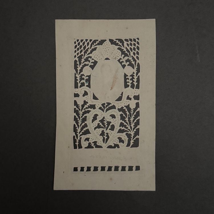 Canivet XVIIIe peint à la main travail de dentelle