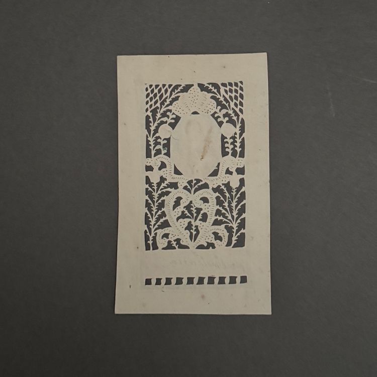 Canivet XVIIIe peint à la main travail de dentelle