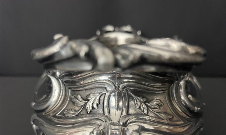 Victor Saglier – Jardinière de table en bronze argenté, décor rocaille, fin du XIXe siècle
