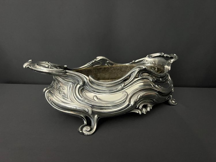 Victor Saglier – Jardinière de table en bronze argenté, décor rocaille, fin du XIXe siècle