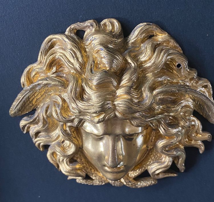 Tête de Méduse. Bronze doré XIXème. 