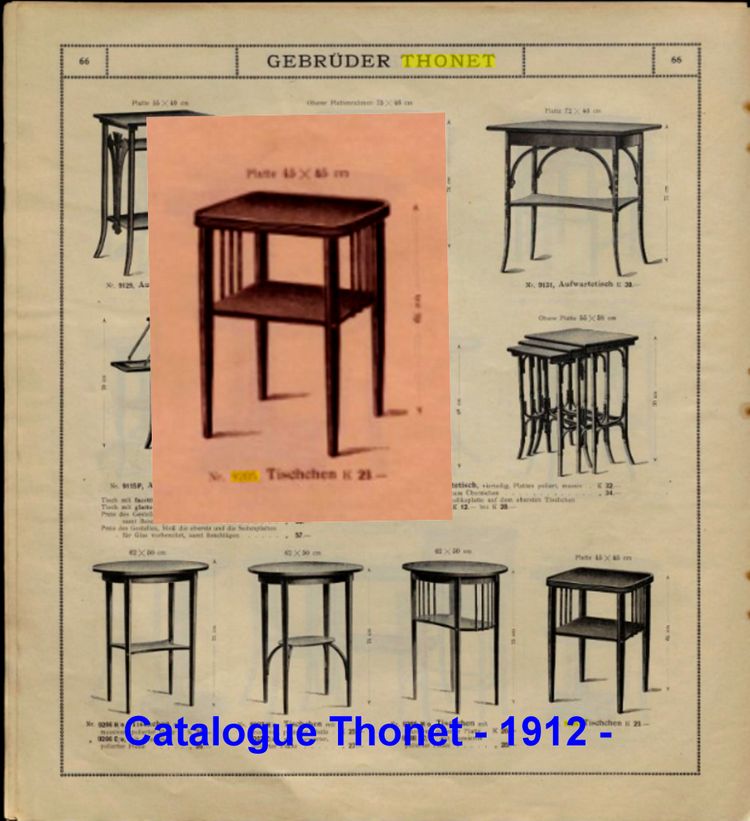 Table Thonet N° 9205, vers 19010, Secession viennoise, estampillée. 