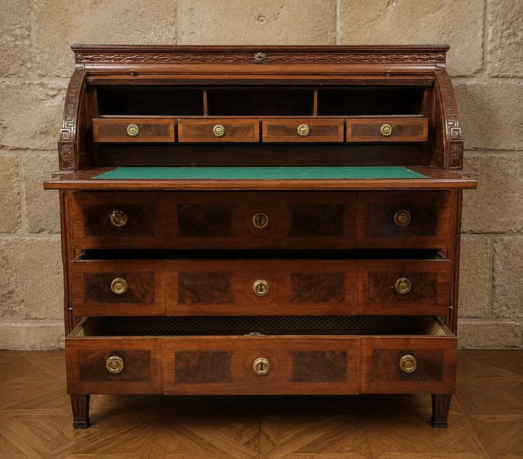 Bureau à cylindre en noyer marqueté – Époque Louis XVI, fin XVIIIe siècle