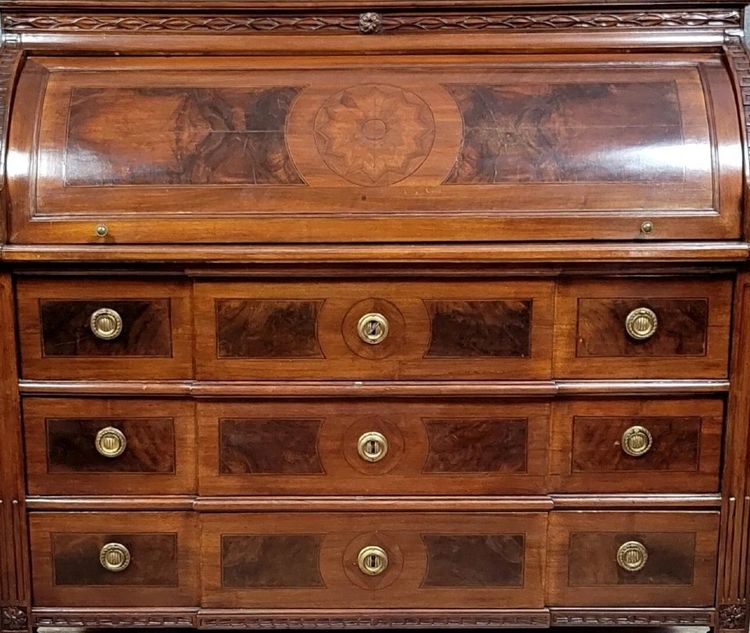 Bureau à cylindre en noyer marqueté – Époque Louis XVI, fin XVIIIe siècle