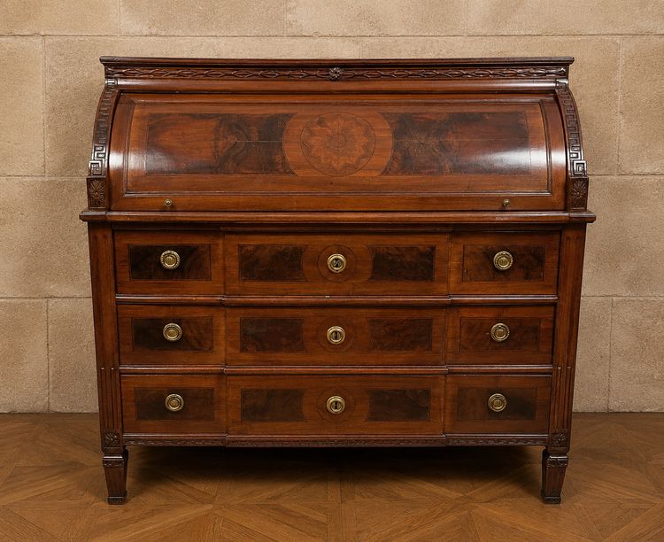 Bureau à cylindre en noyer marqueté – Époque Louis XVI, fin XVIIIe siècle