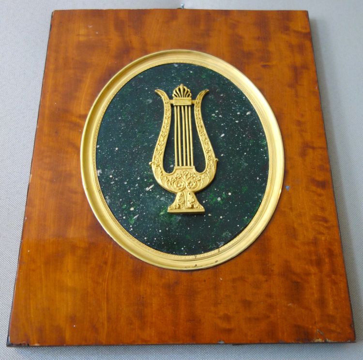 Grande miniature Empire en bronze ciselé et doré au mercure, cadre en citronnier : 29cm x 24cm