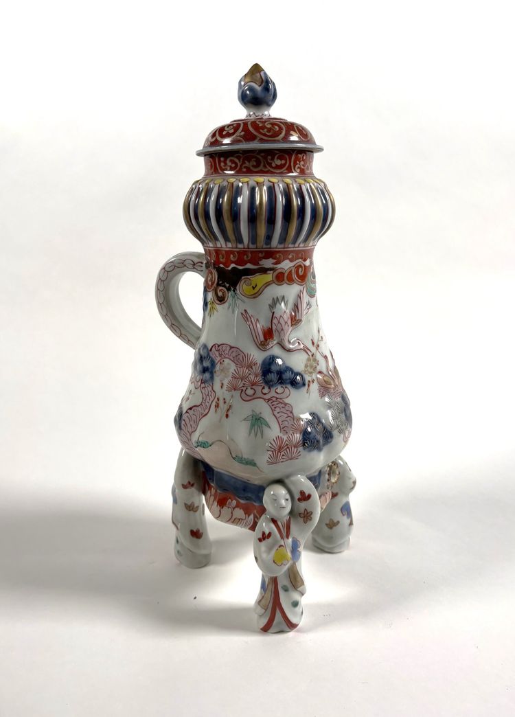 Fontaine tripode en porcelaine Imari Japon Ere Edo (1603-1868) XVIIème - XVIIIème siècle