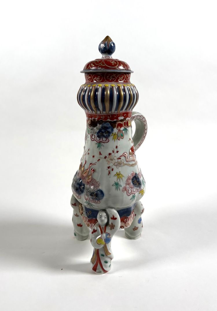 Fontaine tripode en porcelaine Imari Japon Ere Edo (1603-1868) XVIIème - XVIIIème siècle