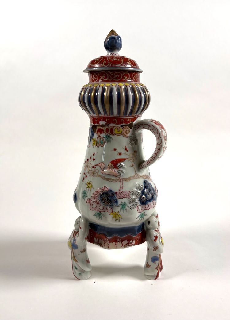 Fontaine tripode en porcelaine Imari Japon Ere Edo (1603-1868) XVIIème - XVIIIème siècle