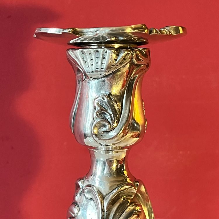 Paire de bougeoirs rocaille, époque Louis XV