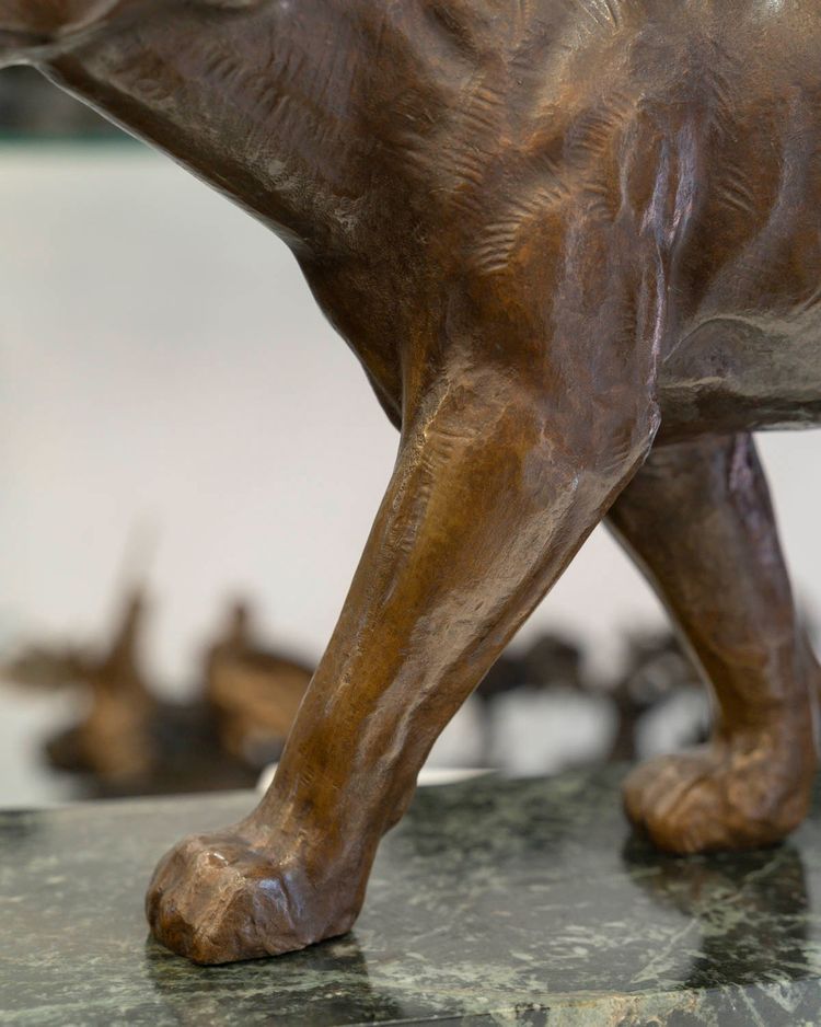 SCULPTURE - LA LIONNE MARCHANT , ALFRED THIELE (1886-1957) - BRONZE