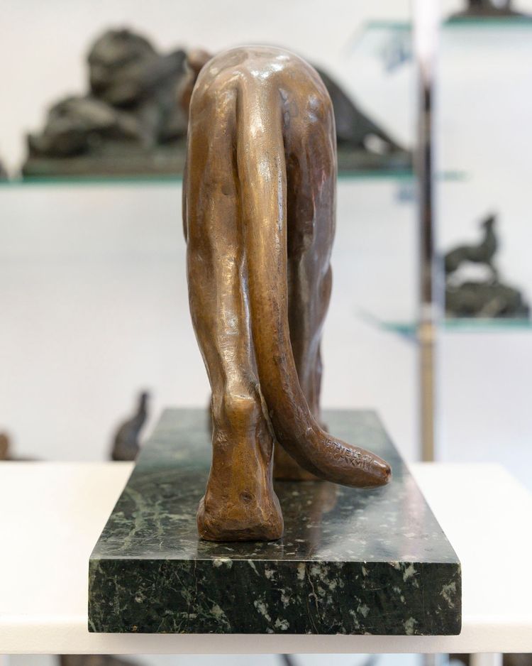 SCULPTURE - LA LIONNE MARCHANT , ALFRED THIELE (1886-1957) - BRONZE