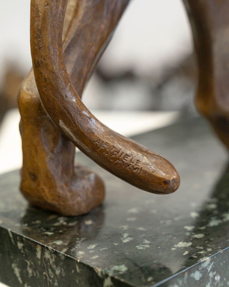 SCULPTURE - LA LIONNE MARCHANT , ALFRED THIELE (1886-1957) - BRONZE