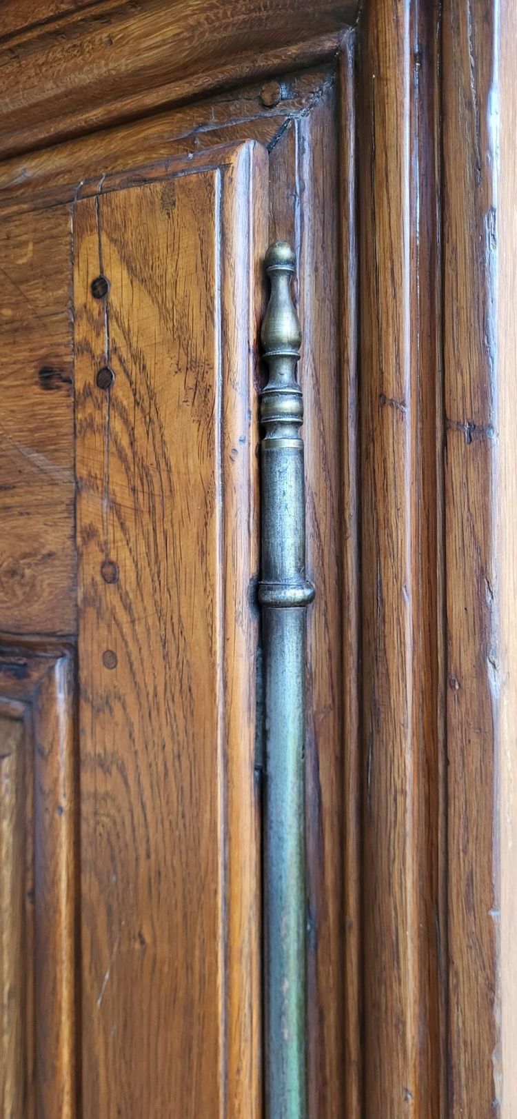 Armoire, bonnetière Louis XIII en chêne, XVIIIème s