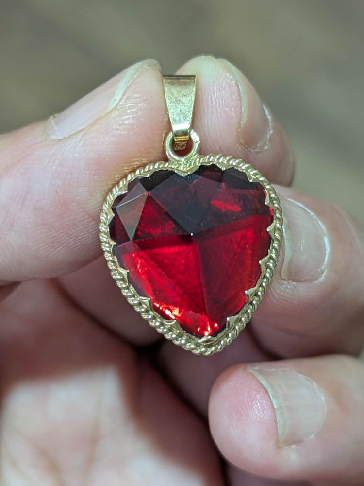 Pendentif Grand Cœur Or 18k & Grenat de CATALAN Bijou traditionnel Catalan  4.16 grams   