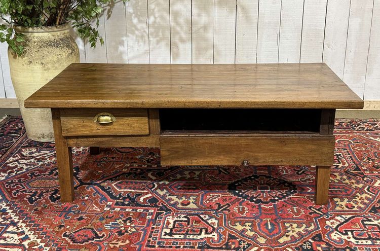 Table basse en noyer fin XIXème - ancienne table de ferme 
