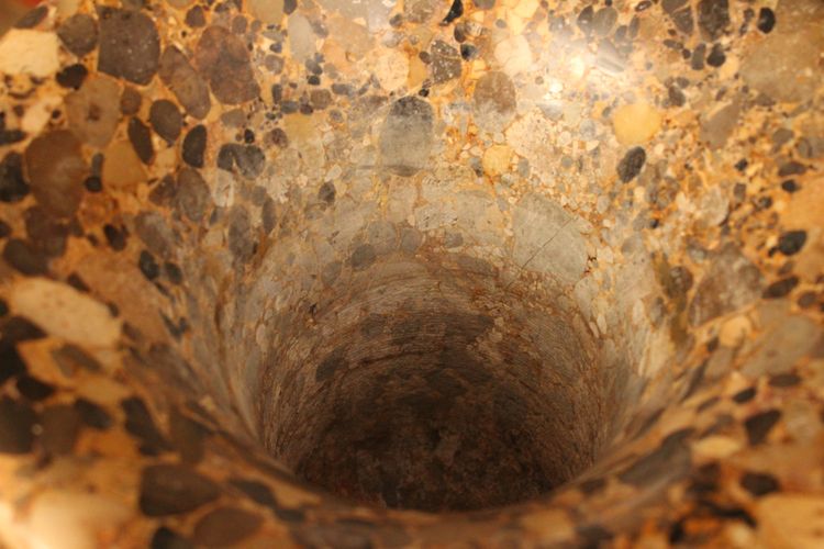 Vase Médicis en marbre brèche d’Alep, XIXeme