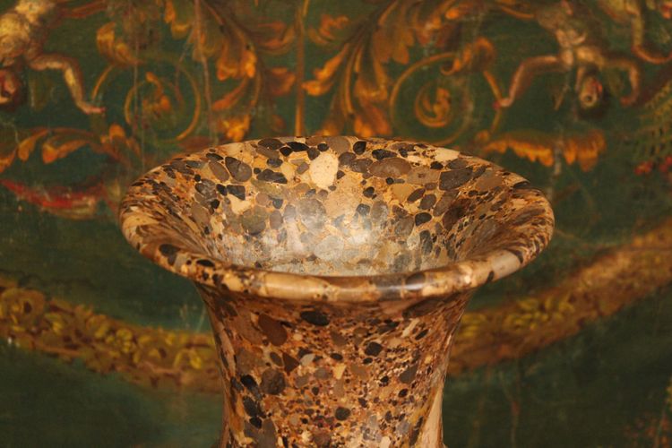 Vase Médicis en marbre brèche d’Alep, XIXeme