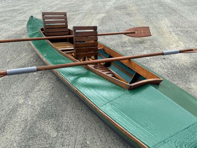 Canoé-Kayak en pin d'oregon des années 1950 avec 3 sièges et 2 rames en acajou 