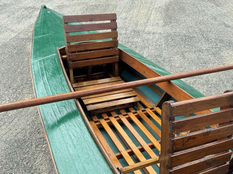 Canoé-Kayak en pin d'oregon des années 1950 avec 3 sièges et 2 rames en acajou 