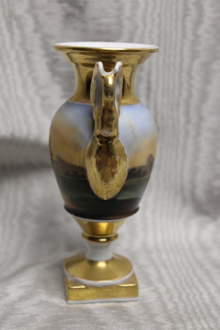 Vase en porcelaine de Paris époque Empire à décor lacustre animé époque 19ème