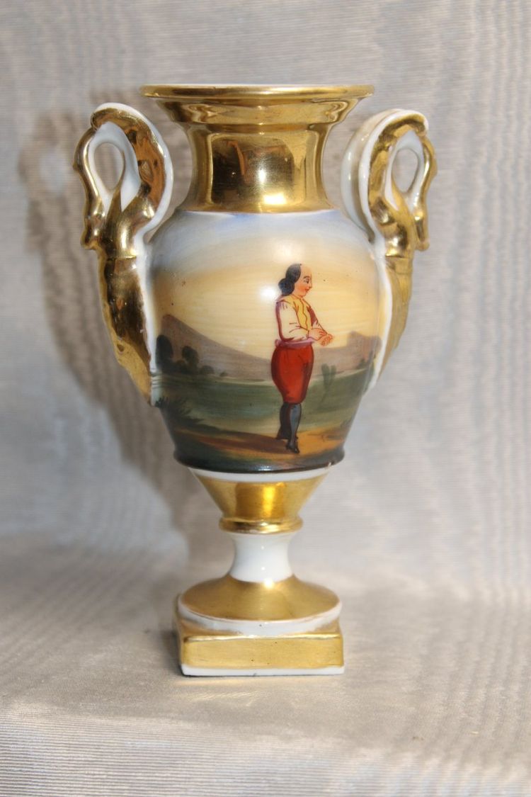 Vase en porcelaine de Paris époque Empire à décor lacustre animé époque 19ème