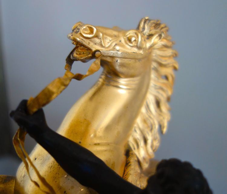 Cheval de Marly groupe en bronze patiné et doré au mercure d'époque Restauration début XIXe siècle